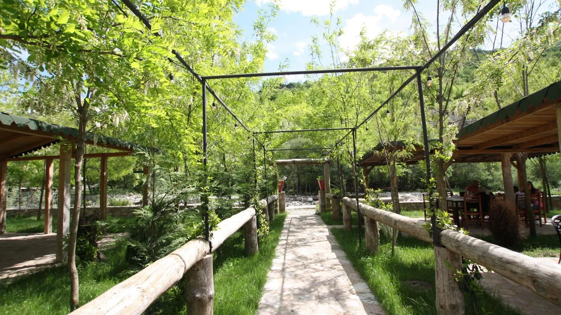 Alojamento de Turismo Selvagem Lugina E Shengjergjit ,Bujtinat Vila Tirana Albânia